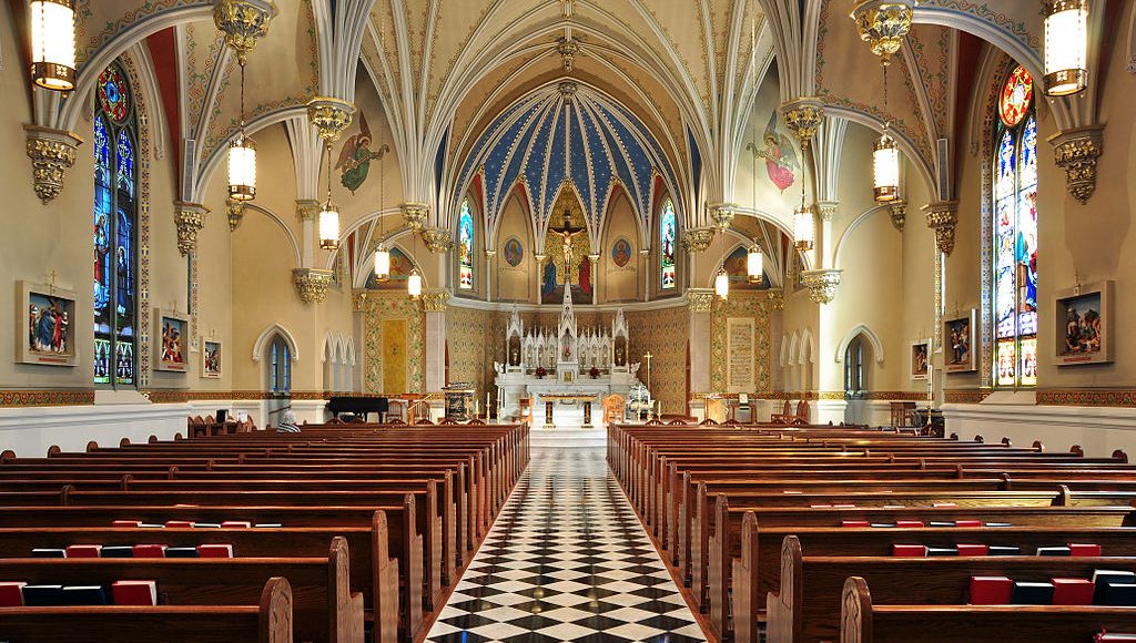 1024px-Interior_of_St_Andrew's_Catholic_Church_in_Roanoke,_Virginia